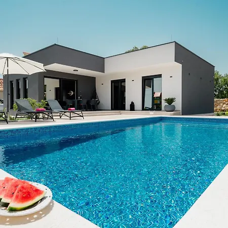 House Adriano Vrsine