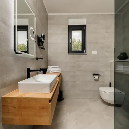 Villa House Adriano *