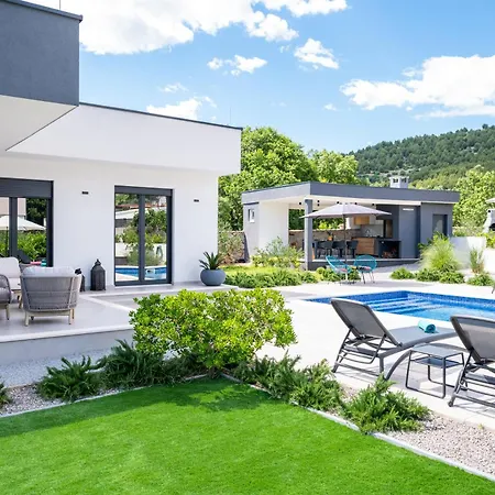 House Adriano Villa